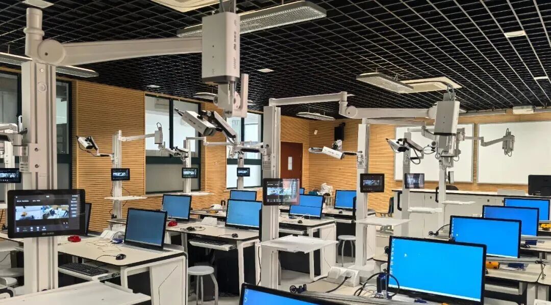 高清錄播,數智賦能科學教育，奧威亞攜手風華中學探索實驗教學新路徑